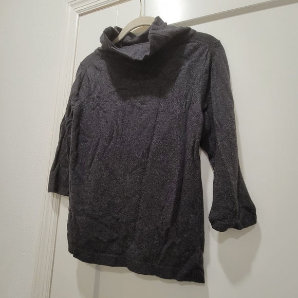 Escapade Size Medium Gray Three Quarter Sleeve Turtle Neck Blouse - Picture 3 of 4